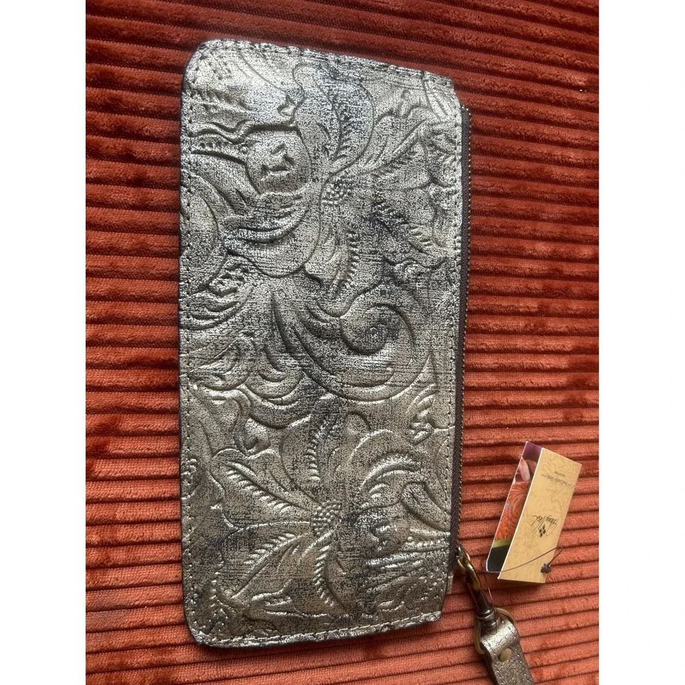 Patricia Nash‎ Wristlet Women's OS Gold New Floral Embossed Leather P556194